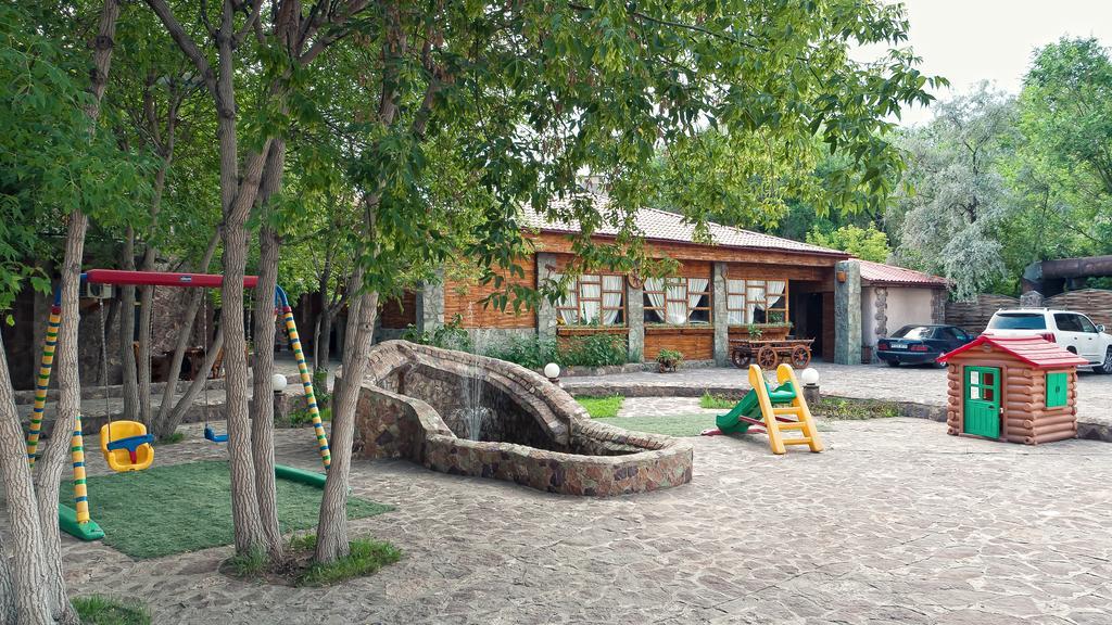 Hotel Edem Karaganda Ngoại thất bức ảnh