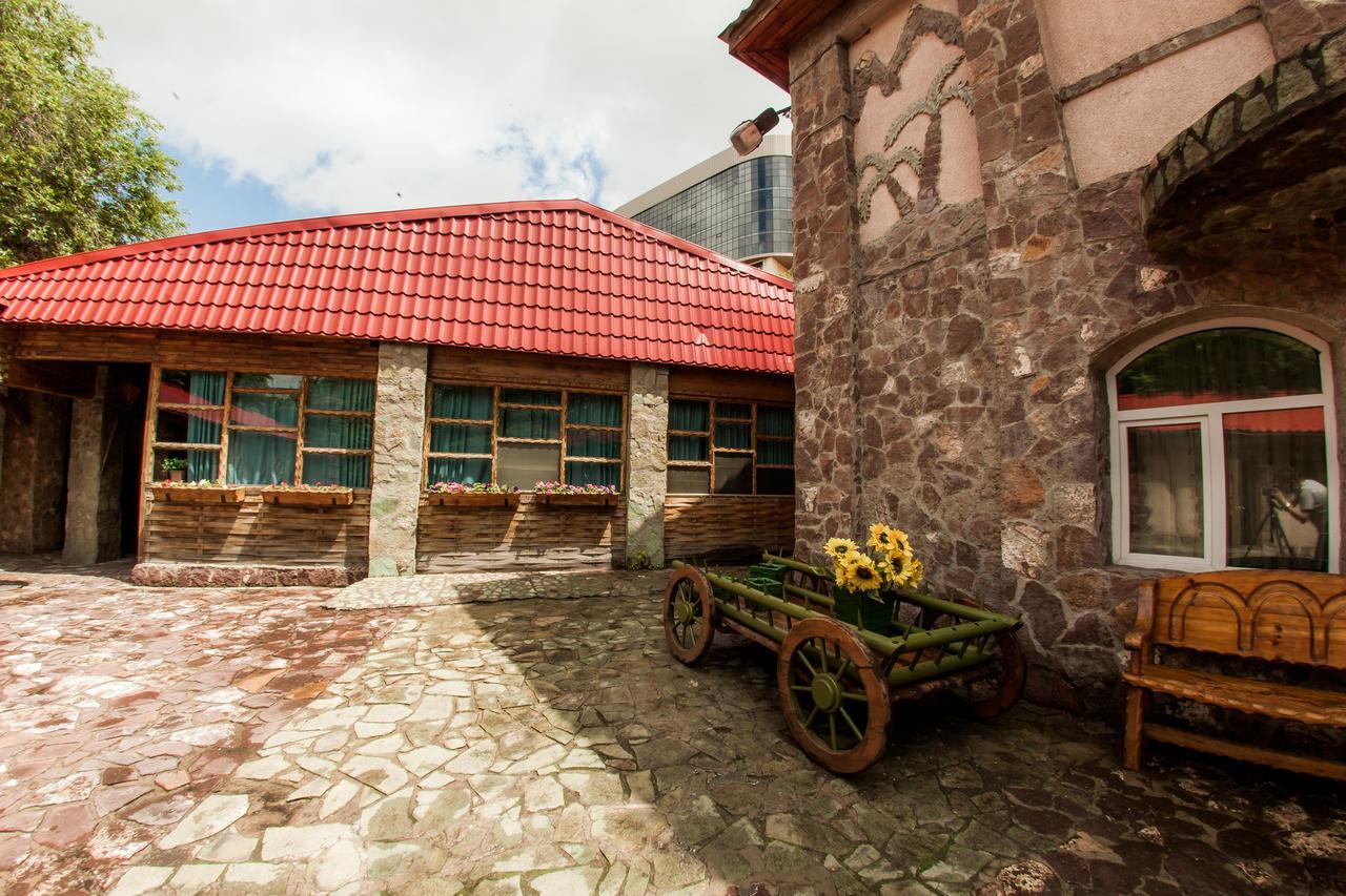 Hotel Edem Karaganda Ngoại thất bức ảnh